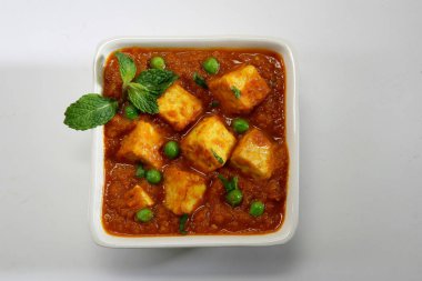 peynir pişmiş kremalı sos içinde Hint yemeği