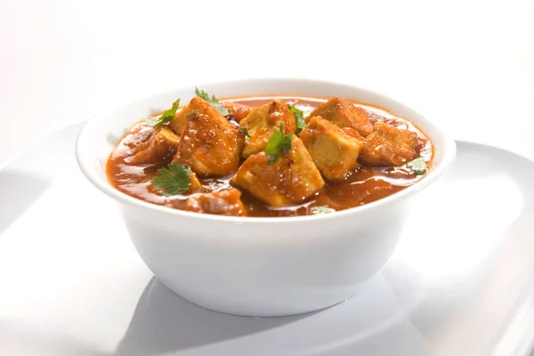 peynir pişmiş bezelye bir kremalı sos ile