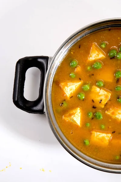 インド料理のクリーミーなソースで調理したチーズ — ストック写真