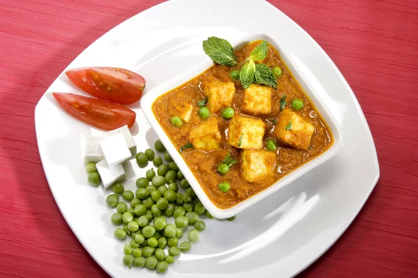 Sery gotowane w sosie, danie indyjskie — Zdjęcie stockowe