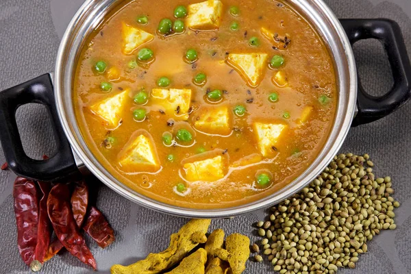 Fromage cuit dans une sauce crémeuse, Plat indien — Photo