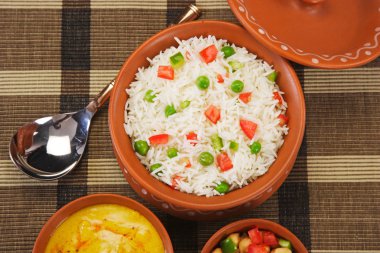 Kadı veya Hint sebze Biryani ile sebze pilavı