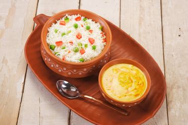 Kadı veya Hint sebze Biryani ile sebze pilavı