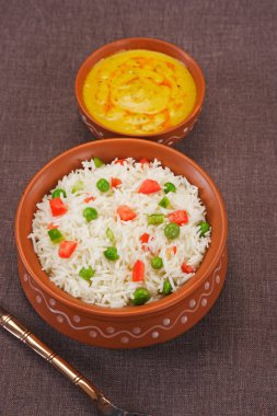 Kadı veya Hint sebze Biryani ile sebze pilavı