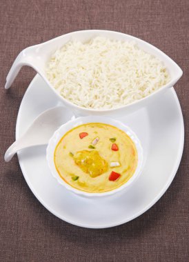 Kadı veya Hint sebze Biryani ile sebze pilavı