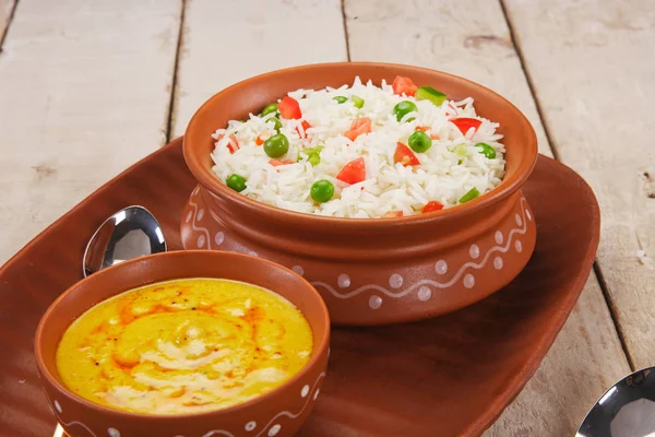 Kadı veya Hint sebze Biryani ile sebze pilavı