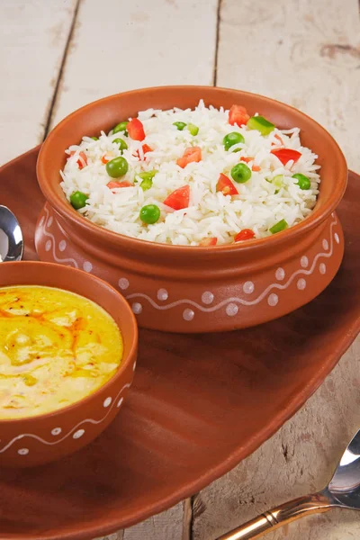 Kadı veya Hint sebze Biryani ile sebze pilavı