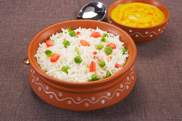 Kadı veya Hint sebze Biryani ile sebze pilavı