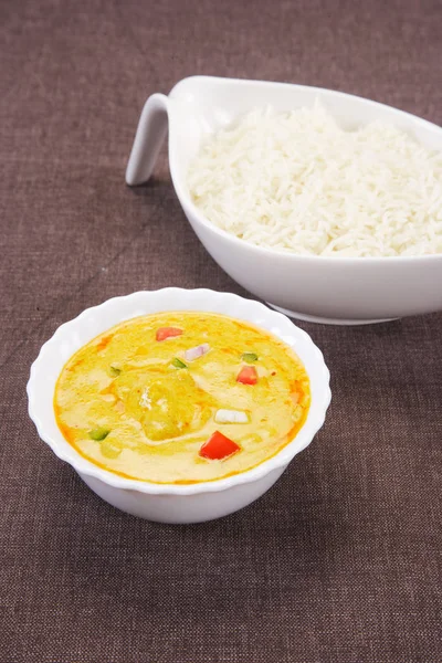 Kadı veya Hint sebze Biryani ile sebze pilavı