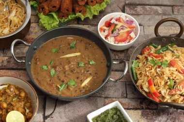 Hint Dal Makhani ile Pulav ya da sebze Pulao ve Chana Masal