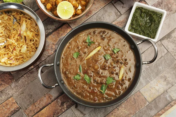 Hint Dal Makhani ile Pulav ya da sebze Pulao ve Chana Masal