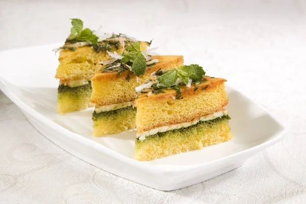 Hint yemekleri Dhokla peynir ile