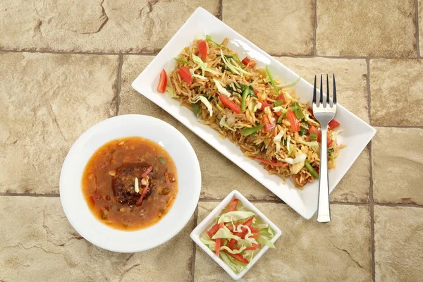 Sebze Mançurya ve Fried Rice — Stok fotoğraf