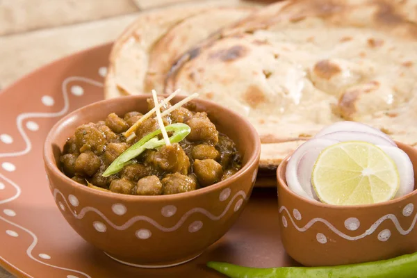 Chana masala met pratha — Stockfoto