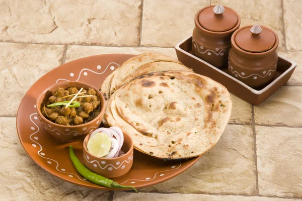 Chana masala paratha ile