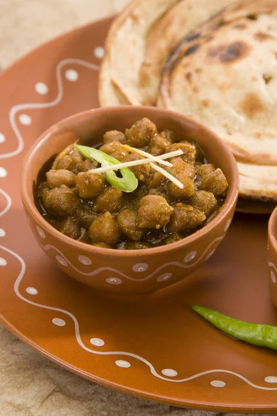 Chana masala paratha ile