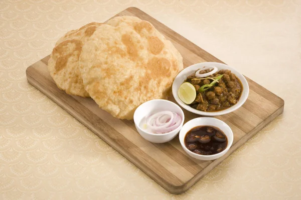 Chole con Kulcha o Chana Masala con Puri —  Fotos de Stock