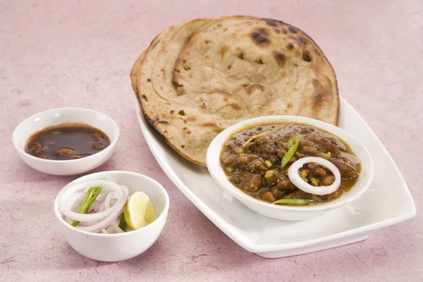 Dal Makhani with Paratha or Indian Bread — Stock Photo, Image