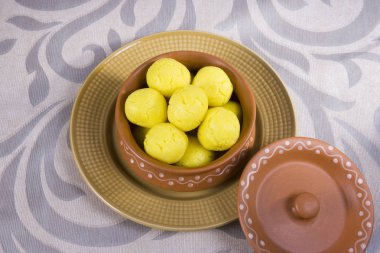Rajbhog veya Bengalli Rasgulla veya Cham Cham