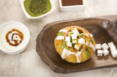 Rajasthani Şahi Raj Kachori