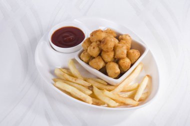 Kızarmış patates Nuggets ve patates kızartması