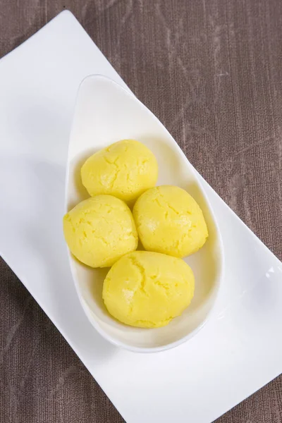Rajbhog veya Bengalli Rasgulla veya Cham Cham, Hint tatlı