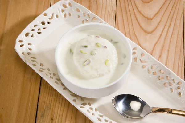 Rasmalai kabın içinde