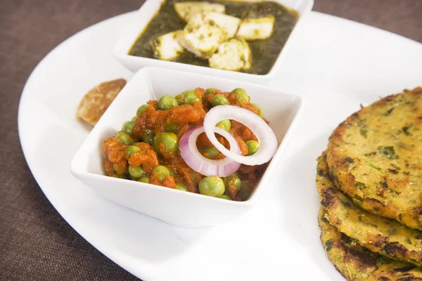 Palak Paneer, Masala Chees com ervilhas verdes — Fotografia de Stock