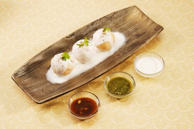 Hint Chaat Dahi Bhalle lor ve tatlı sos ile