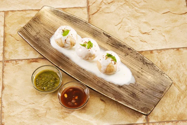 Hint Chaat Dahi Bhalle lor ve tatlı sos ile