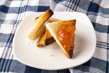 Kızarmış ekmek ve reçel Kahvaltı