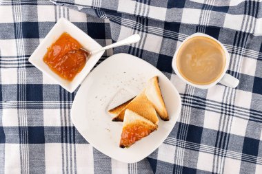 Kızarmış ekmek ve reçel Kahvaltı