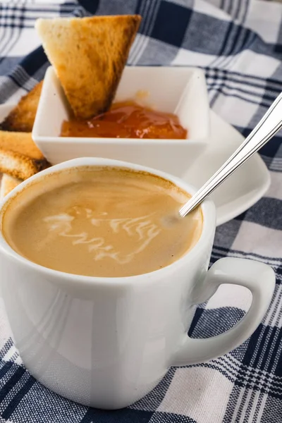 Kızarmış ekmek ve reçel Kahvaltı