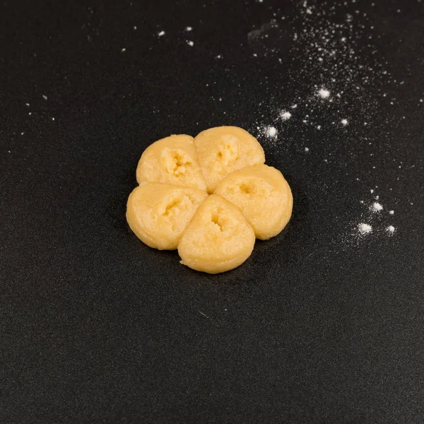 RAW soubory cookie na pekáč — Stock fotografie