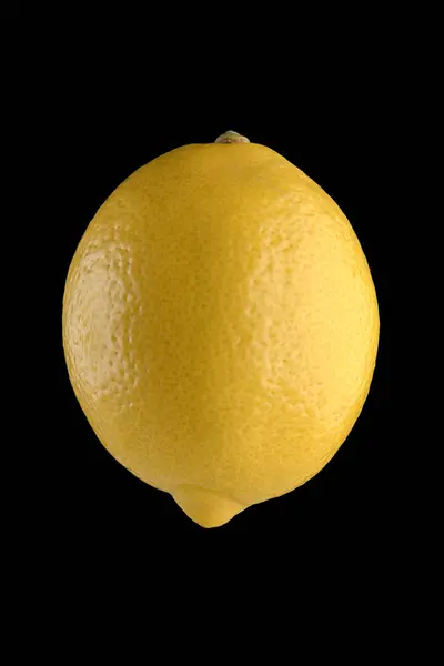 siyah üzerine izole limon