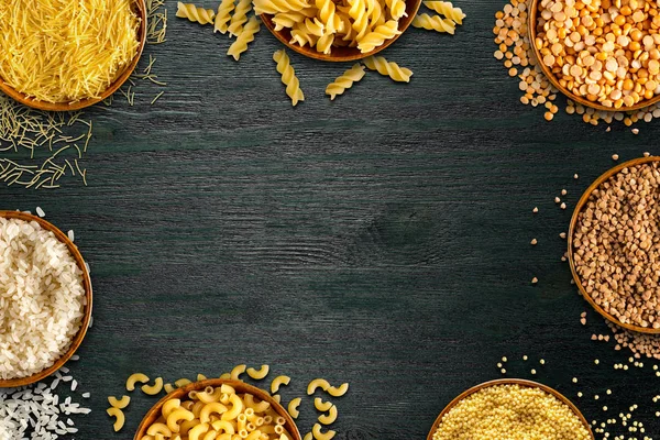 Bakkaliye ahşap kase bir tablo içinde bir çerçeve