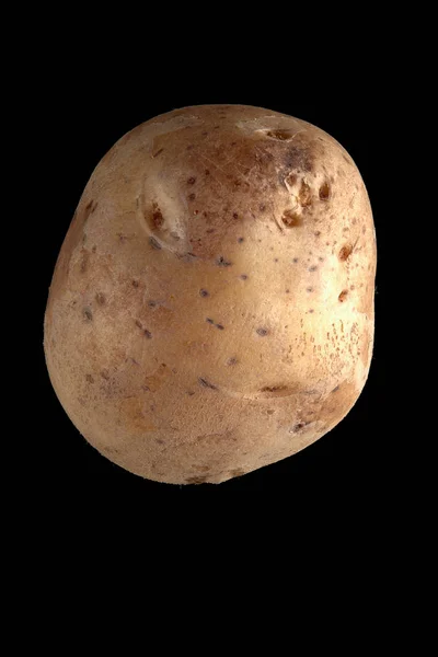 siyah üzerine izole patates