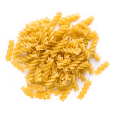 Makarna beyaz kağıt üzerinde