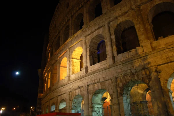 Колизей-им-Рим — стоковое фото