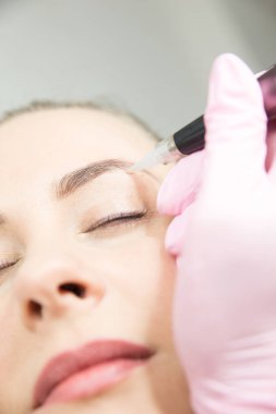 Kalıcı makyaj (dövme)