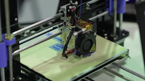 Стол для 3D печати — стоковое видео