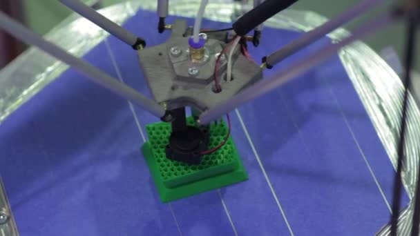 Delta 3D printer prints the green part with cells top view — Stock Video