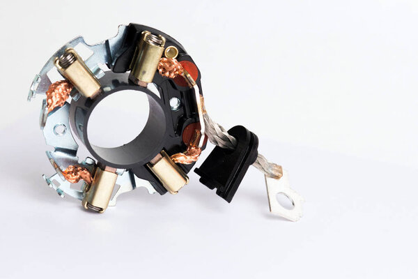 Запасная часть машины. Щётки для стартера на белом фоне
.