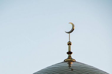 Minare Islam cami de altın top.