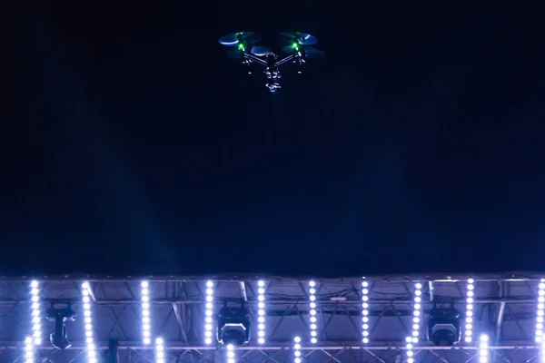 Video drone in the dark sky over the lights of the concert stage. — Stock Photo, Image