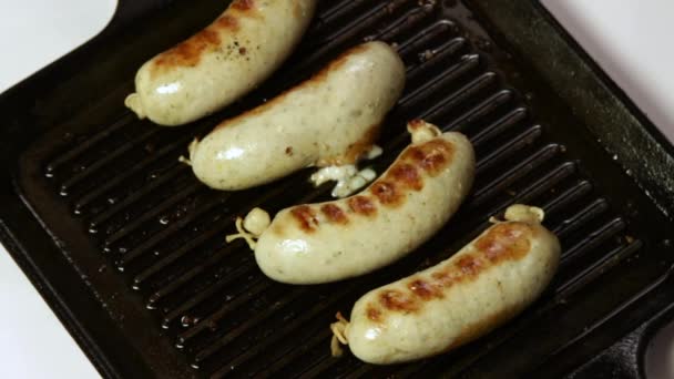 Sertés Bárány Vagy Csirke Kolbászt Pörkölt Egy Serpenyőben Fekete Grill — Stock videók