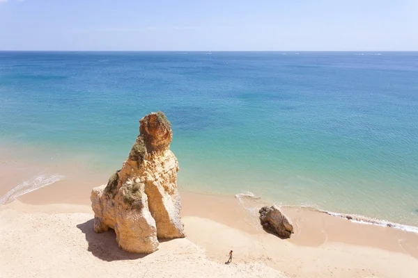 Portugal - Algarve - Rocha gigante da Praia do Vau — Fotografia de Stock