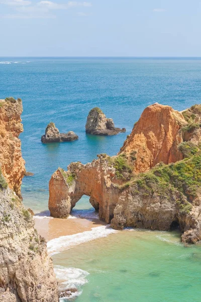 Portugal - Algarve - Rocks of Praia dos Tres Irmaos — стокове фото