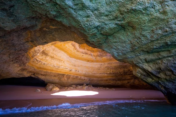 Portugal - Algarve - Benagil - zee-grotten vermelding — Stockfoto