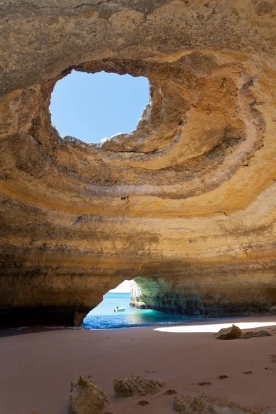 Portugal - Algarve - Benagil - een bezoek aan de zee-grotten — Stockfoto